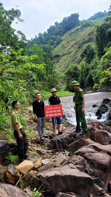 Kiểm tra bãi tắm tự phát trên địa bàn