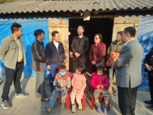 Giáo xứ hòn gai thăm tặng quà các hộ khó khăn trên địa bàn xã Tân Dân