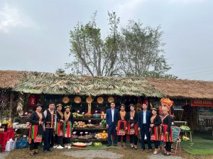 Tham gia Hội làng Bằng Cả năm 2025